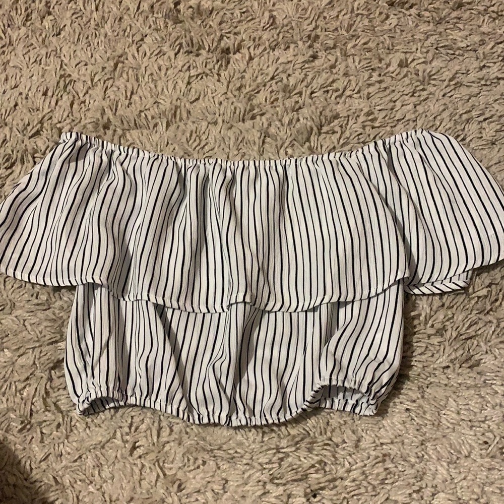 Off the shoulder cropped blouse